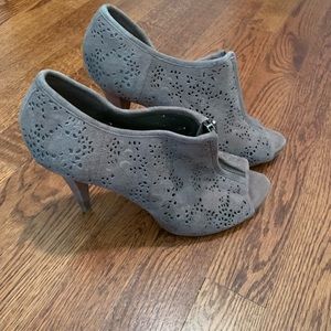 BCBG zipup heels